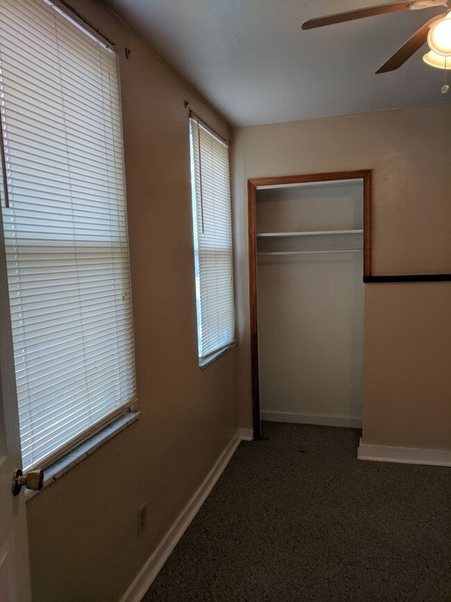 Cozy 2 Bedroom Apartment with Backyard Pat... - Cozy 2 Bedroom Apartment with Backyard Pat... Unit 1