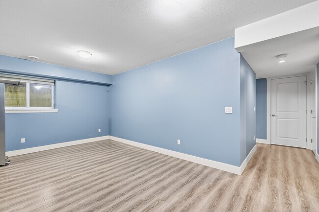 Photo - 6776-183B 183B St