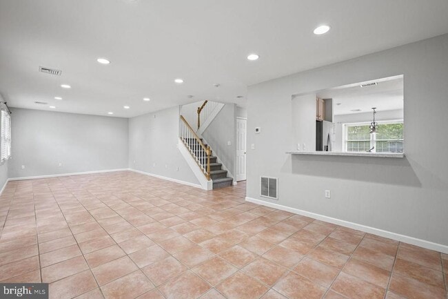 Photo - 262 Crescent Dr