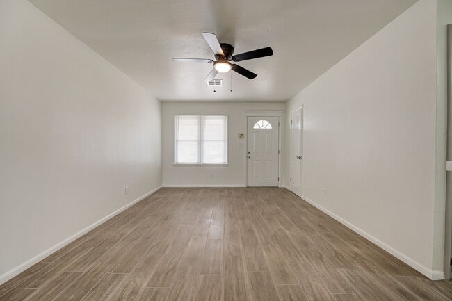 Photo - 4704 SE 18th St