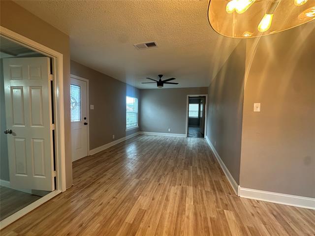 Photo - 1404 Dent St