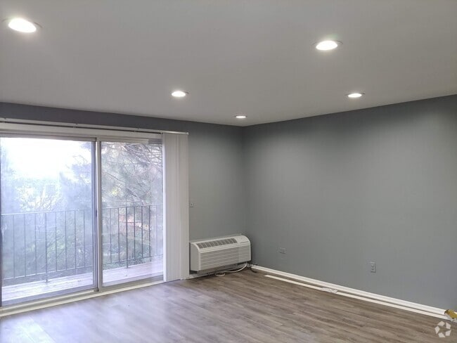 Building Photo - 19 Palatine E Rd Unit 2B Rental