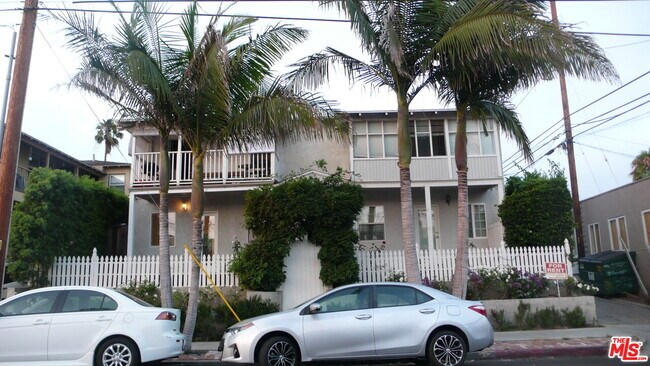 Building Photo - 252 Hampton Dr Unit A