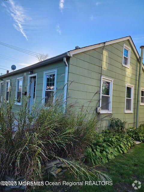 Building Photo - 53 N Jackson Ave Rental