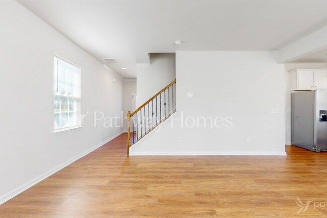 Photo - 335 Kennerly Center Dr