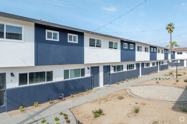 Photo - 422-36 Front Street