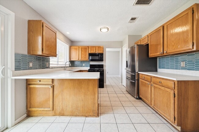 Photo - 18102 Brooknoll Dr