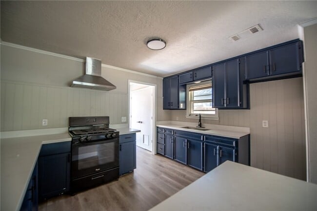 Photo - 107 N Banks St