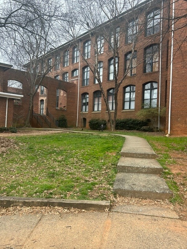 201 S Hoskins Rd Condo Unit 335 Condo for Rent in Charlotte, NC