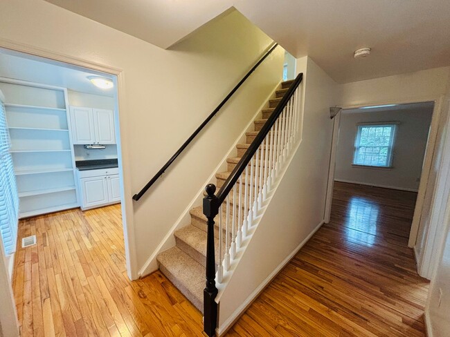 Photo - 103 Huntington Ln