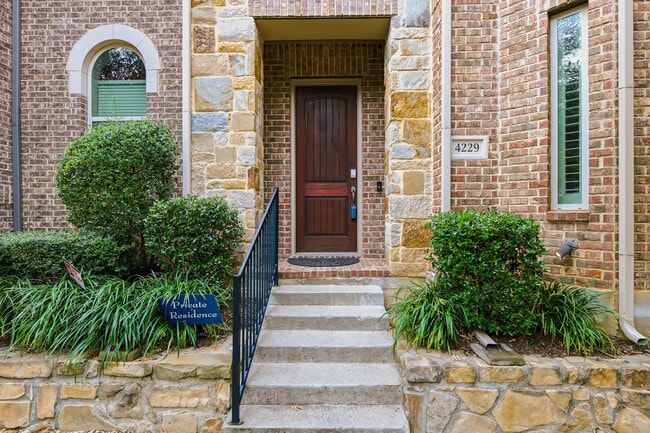 Building Photo - 4229 Broadway Ave