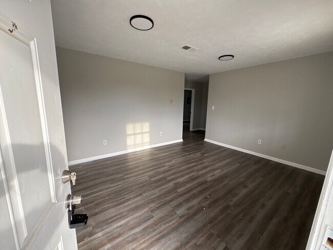 Photo - 1270 Fairground Rd