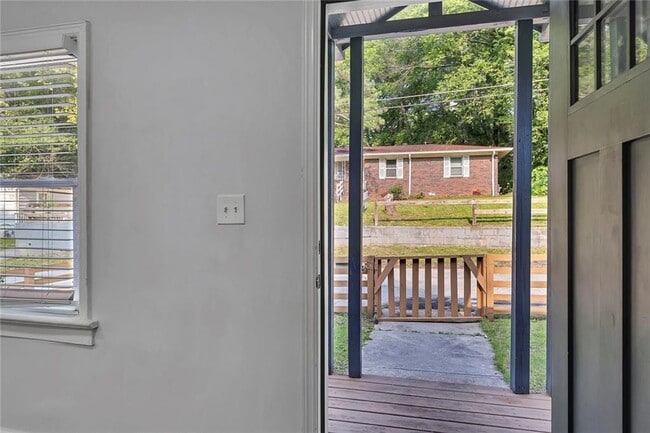 Photo - 845 Oak St NW