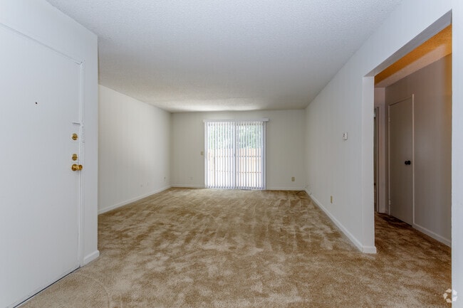 2BR, 1.5BA - 1017 SF