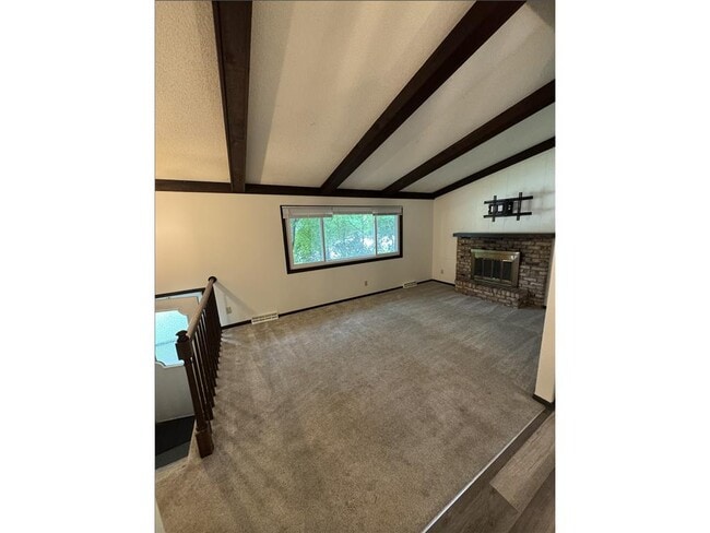 Photo - 571 County Rd B E