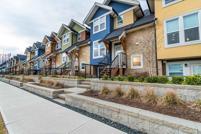 Photo - 45455-45455 Spadina Ave