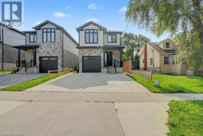 31 FOURTH Avenue - 31 FOURTH Avenue
