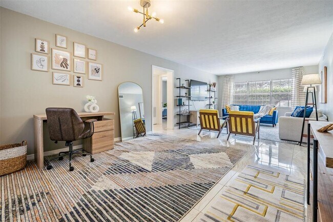 Photo - 3718 W McKay Ave Unidad 104