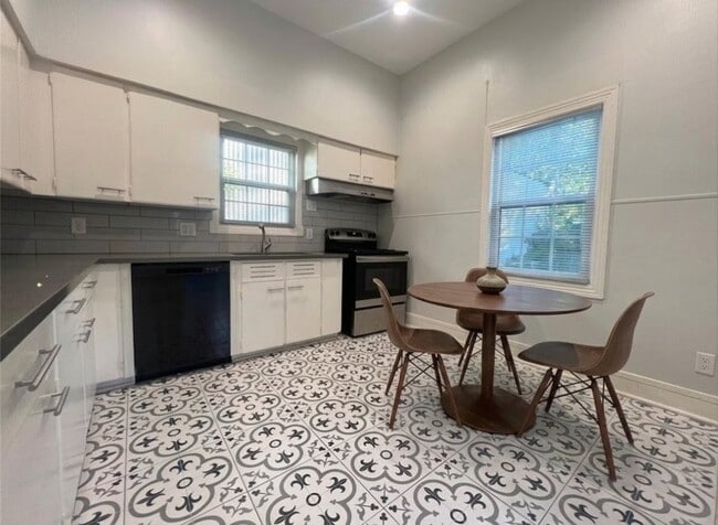 Photo - 1518 Freeman St