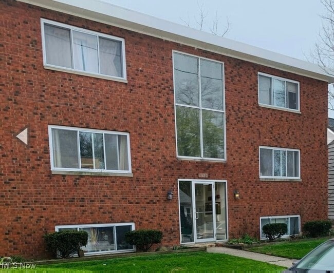 Building Photo - 1450 Riverside Dr Unit 6 Rental