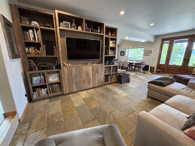 Photo - 6748 Henrys Rd