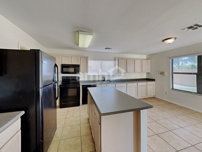 Photo - 2832 E Augusta Ave