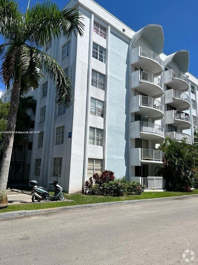 Building Photo - 498 NW 165th St Unit D407-D407 Rental