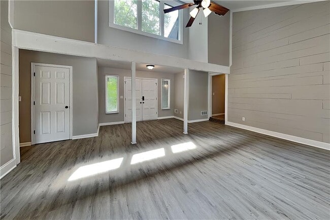 Photo - 1100 Lake Dr
