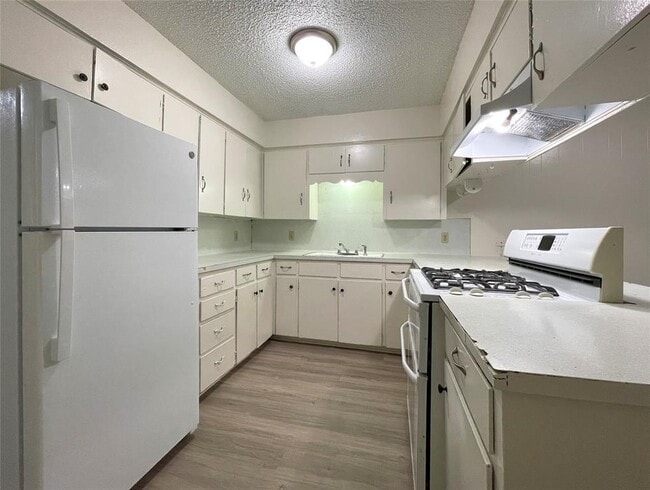 Photo - 904 N Meadows Dr