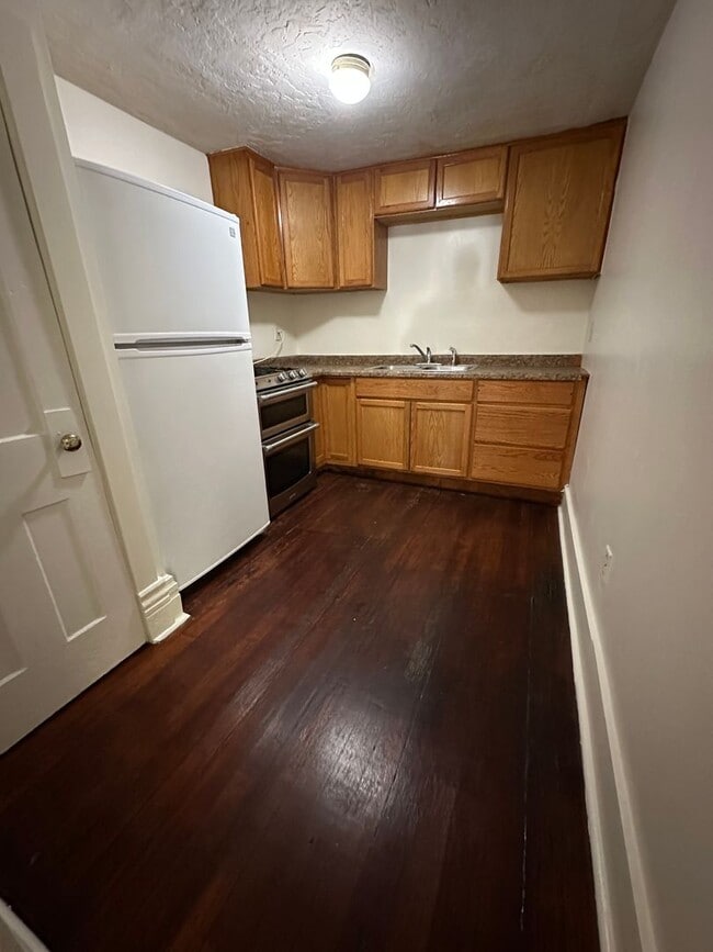 Photo - 719 W 13th St