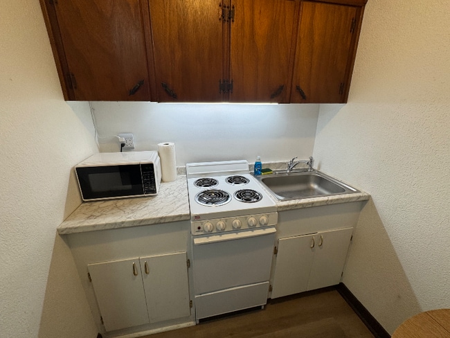 Building Photo - 1708 Holloman Dr Rental