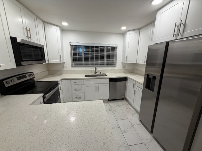 Photo - 1215 Ximeno Ave Unidad 3