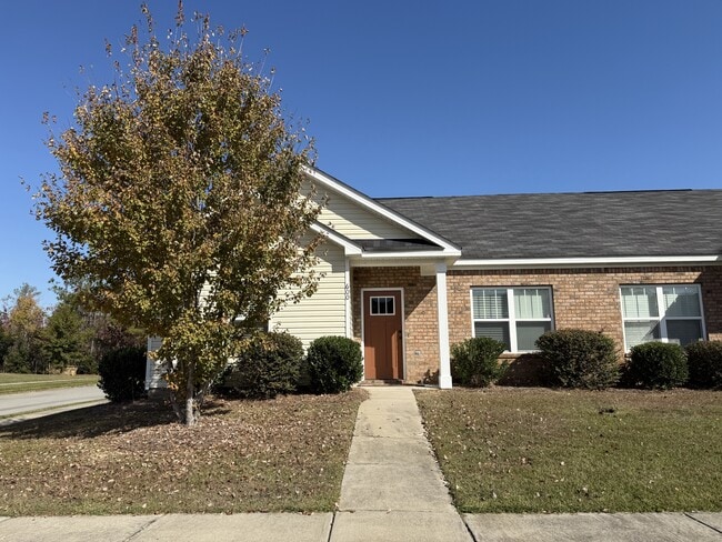 Building Photo - 600 Trellis Square