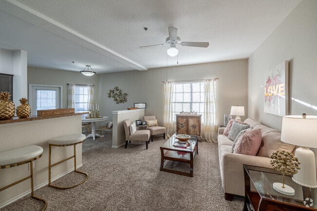 2BR, 2BA - 1,002SF - Living Room