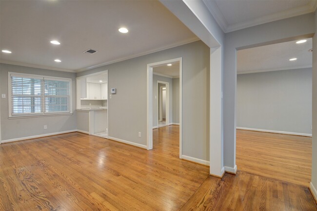 Photo - 5604 Whitehaven St