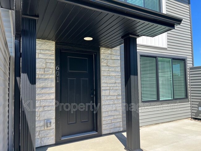Photo - 601 Hart Ln