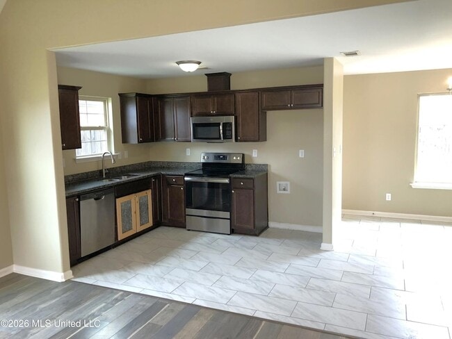 Photo - 1126 River Wood Creek W