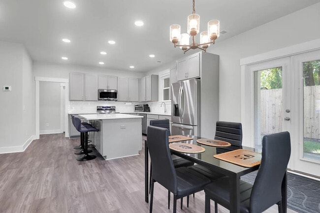 Photo - 2755 Tyler St