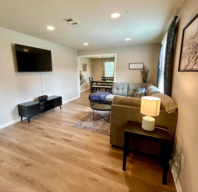 Building Photo - 1679 Lisbon Dr SW Rental