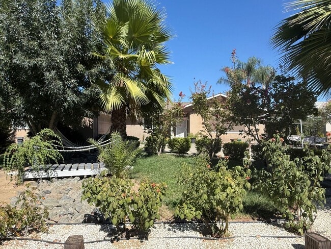 Photo - 942 Eaton Ave