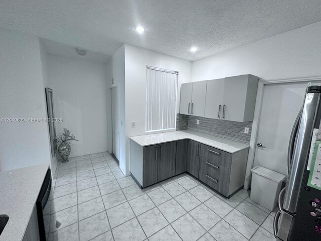 Photo - 2078 Madeira Dr