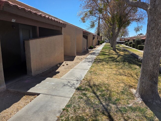 Building Photo - Cute Spacious 3 Bedroom Condo