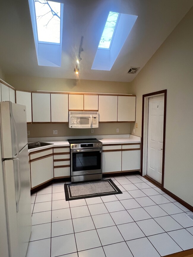 5475 Jamestown Ct