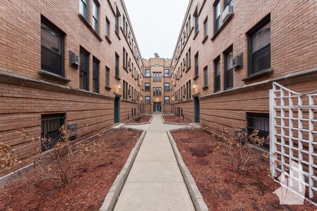 Building Photo - 815 W Cornelia Ave Rental