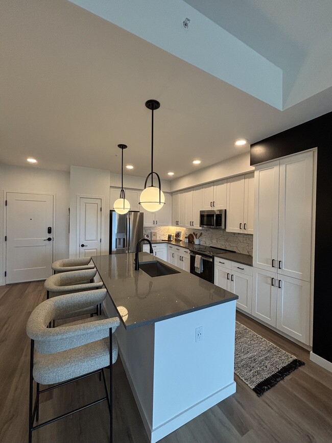 Photo - 2001 Embassy Dr Unit B10