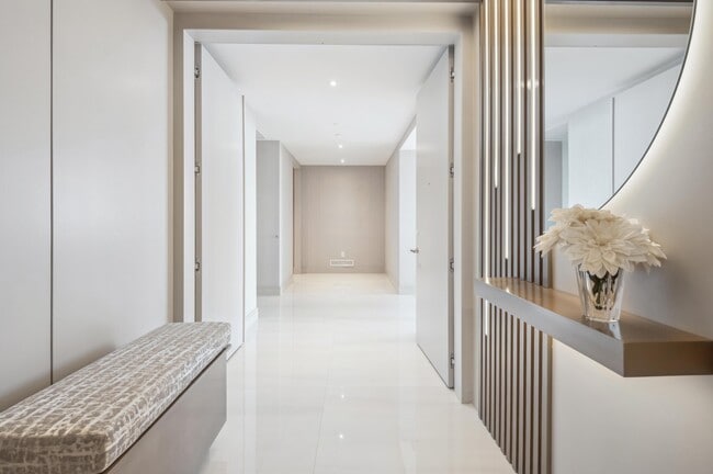 Building Photo - 2241 SE 17th St Unit 801