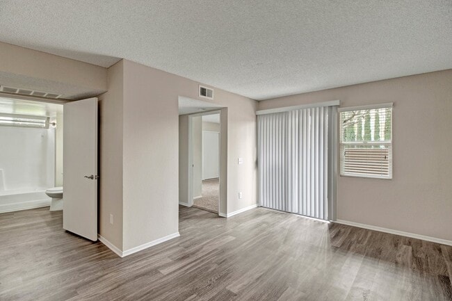 Del Flora Apartments