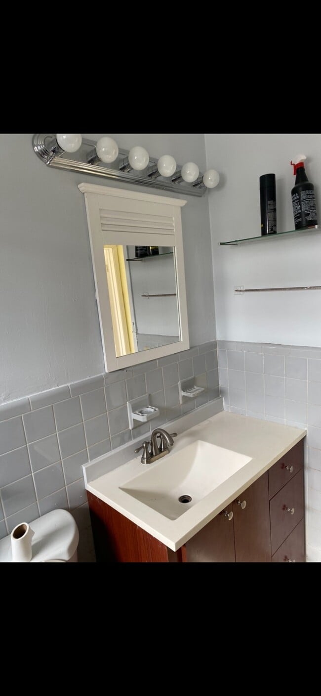 Photo - 530 NE 138th St