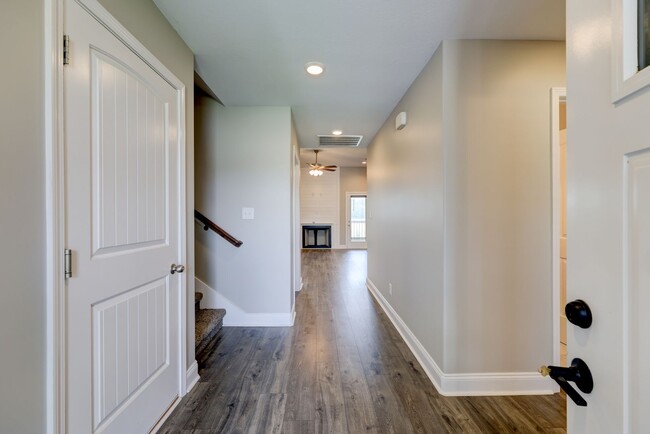 Photo - Sharp 3 bed 2 bath with Bonus room and nice fenced yard.