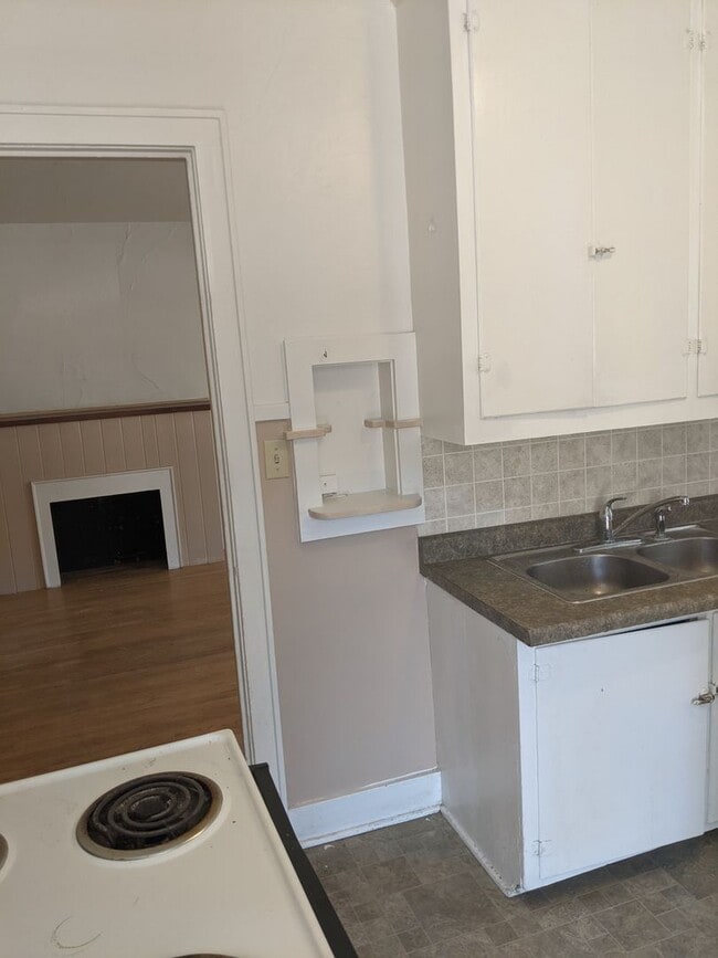 $1000 - 2 Bedroom 1 Bath Apartment - Less ... - $1000 - 2 Bedroom 1 Bath Apartment - Less ... Unit APT 2